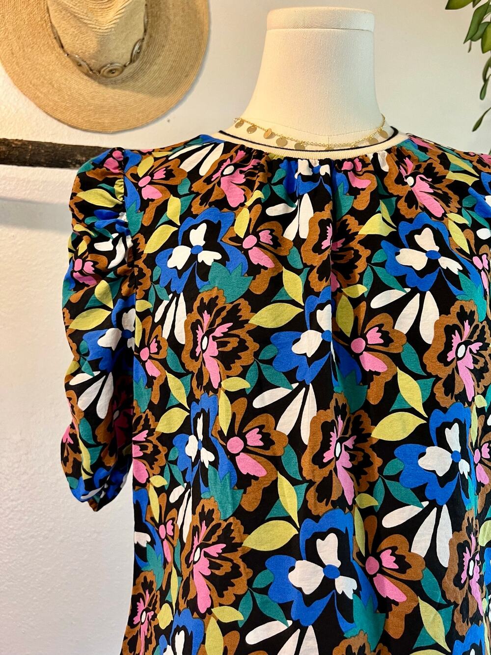 THML Multi Colored Floral Abstract Sporty Puffed Short Sleeve Top Size Medium